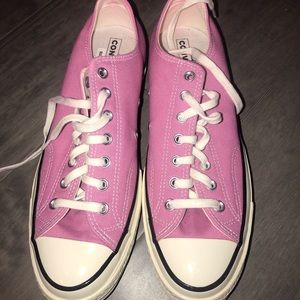 NEW UNISEX PINK CONVERSE SIZE 10 MEN/12 WOMEN